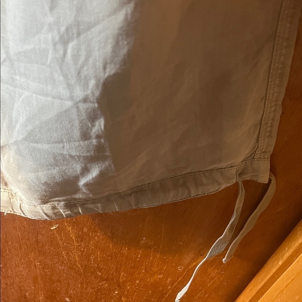 Tommy Bahama Women's Light Tan Capris 14 - Picture 6 of 9